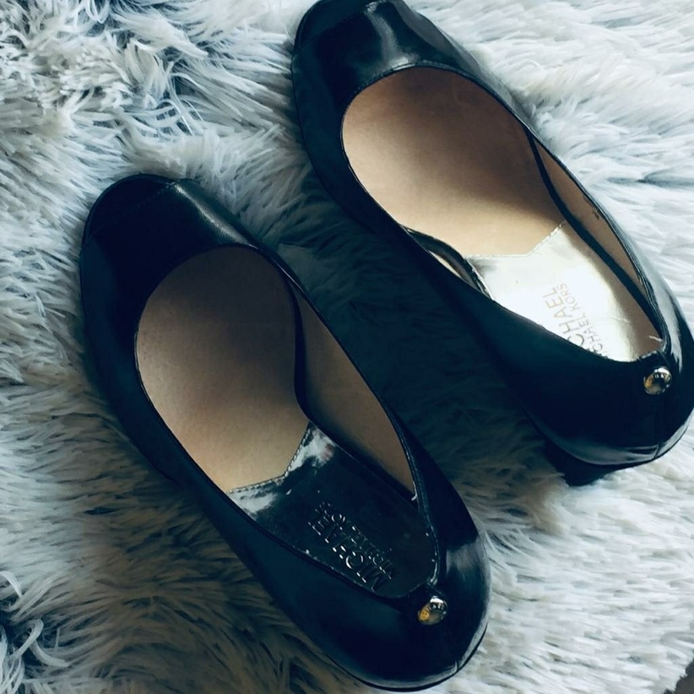 SOLD DNB Michael Kors Black Wedges - Picture 3 of 7